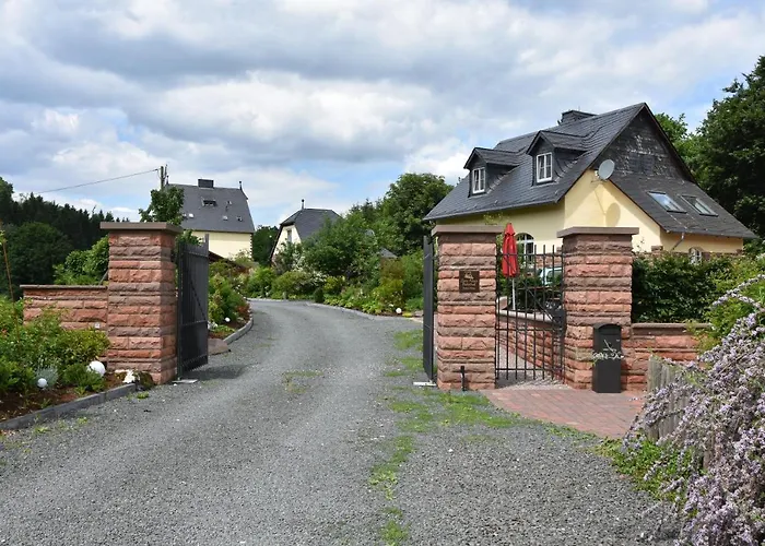 Falkennest * Dhronecken